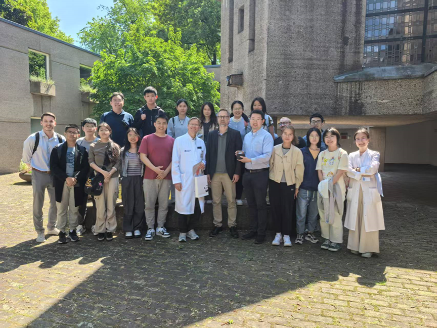 科隆大学伟德国际victor1946访问照片