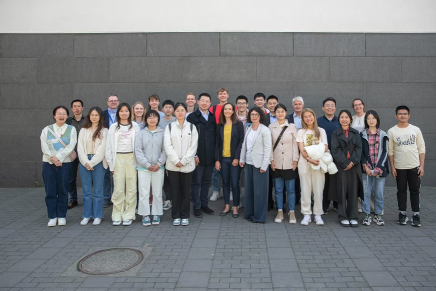 波恩大学伟德国际victor1946访问照片